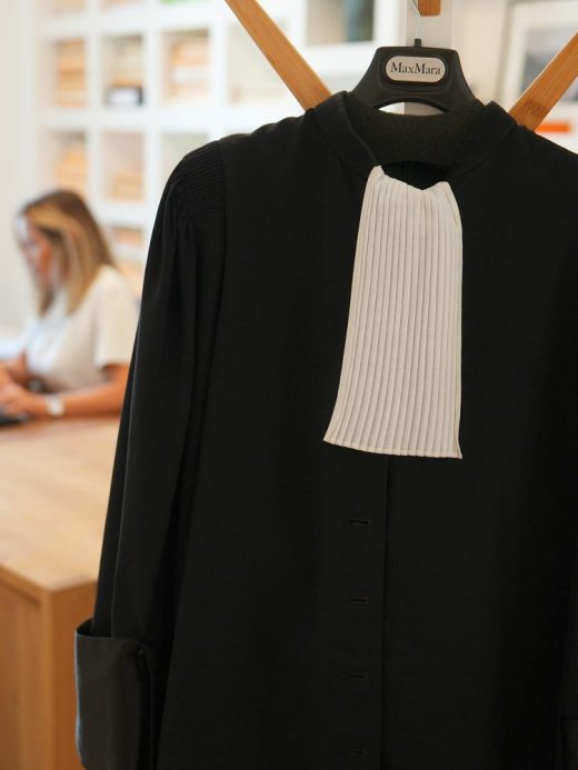 Robe d'avocat au cabinet Spectra Avocats à Cannes